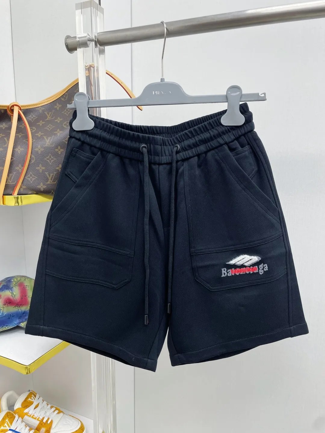 Bal Paris 2026 summer New Arrival embroidered letters 🪡 brand LOGO casual shorts DD are on sale simultaneously on the official website. Brand Classic LOGO casual pants, customized fabrics, excellent comfort and strong touch. Highly recognisable, perfect appearance and craftsmanship. Size:M-3XL